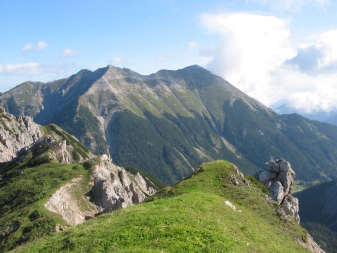 Auf dem Wörner Sattel, Blick Richtung Norden, im Hintergrund die Soiernspitze. (IMG_3462)