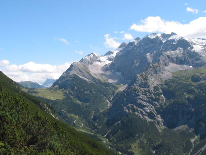 Blick auf Karwen­del­haus, Schlauch­kar, Hoch­alm­kreuz und Ödkar­spitzen (IMG_3510)