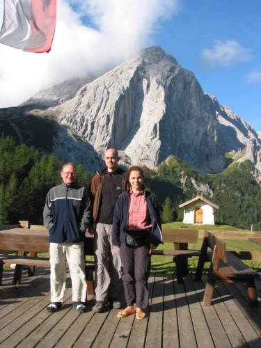 Mit David und Britta auf der Terasse der Hallerangeralm (IMG_3757)