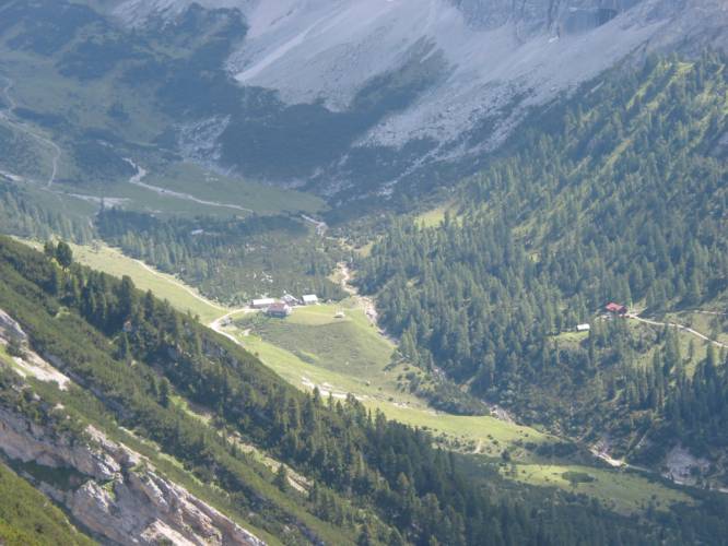 Blick vom Reps hinunter zur Hallerangeralm (IMG_3837)