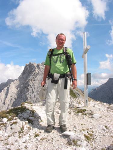 Auf der Sunntigerspitze. Im Hintergrund die Hallerangerspitze und Gamskarspitze. (IMG_3870)