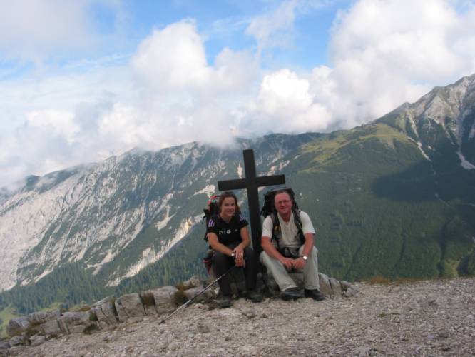 Am Lafatscherjoch. Unten das Hinterautal mit der Hallerangeralm. (IMG_4017)