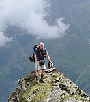 Aufstieg zur Zischgeles-Spitze. Kleine Pose vor eindrucksvoller Kulisse. Aufstieg zur Zischgeles-Spitze. Kleine Pose vor eindrucksvoller Kulisse.