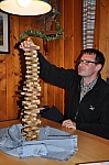 Auf der Hütte: Wir spielen Jenga bis zum Umfallen. Auf der Hütte: Wir spielen Jenga bis zum Umfallen.