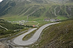 Blick auf Kühtai. Die Knie tun weh, der Abstieg (400 Höhenmeter) wird zur Qual. Im Ort suche ich mir ein Cafe und treffe Christoph mit seinem Sohn wieder. Rückreise nach Innsbruck mit dem Bus. Blick auf Kühtai. Die Knie tun weh, der Abstieg (400 Höhenmeter) wird zur Qual. Im Ort suche ich mir ein Cafe und treffe Christoph mit seinem Sohn wieder. Rückreise nach Innsbruck mit dem Bus.